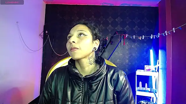 Sweettpleasure's Webcam Show