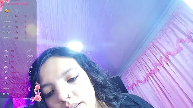 loren_tits24's Webcam Show