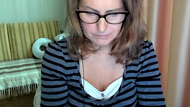 lauraoven's Live Sex Cam Show