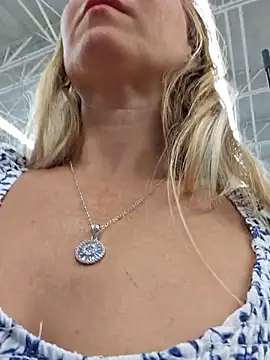 SkyelarSommer's Webcam Show