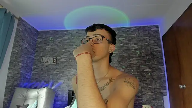 May_latinsex's Webcam Show