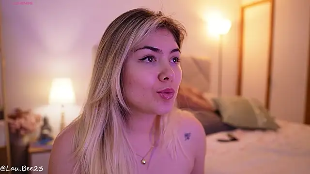 Lau_Bee's Webcam Show