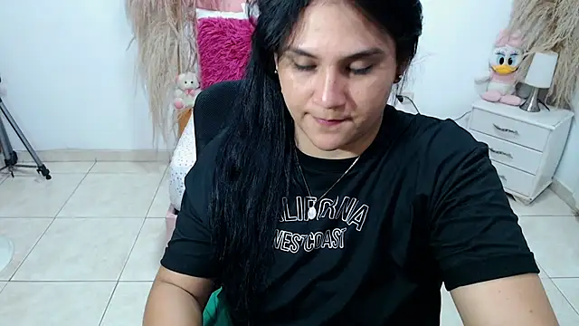 minimilf_squirt's Webcam Show