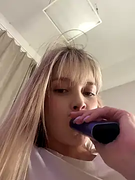 BellaSecrett's Webcam Show