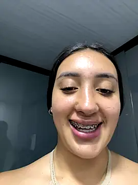 Hannahoff 网络视讯表演