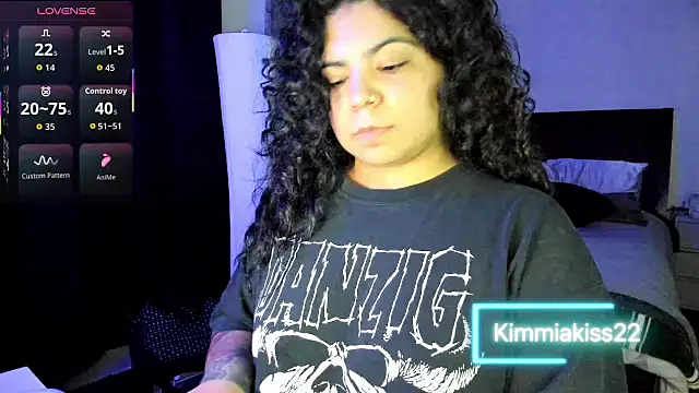 kimmiakiss22's Webcam Show
