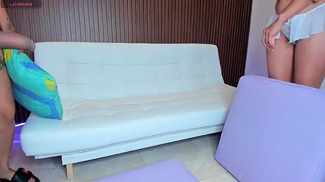 extreme_ladiess' Webcam Show
