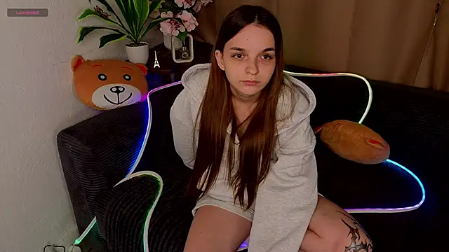 NishaPeon's Webcam Show