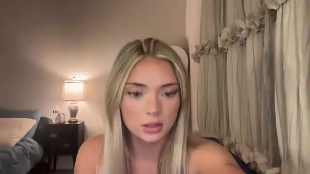 SaraxSummers' Webcam Show
