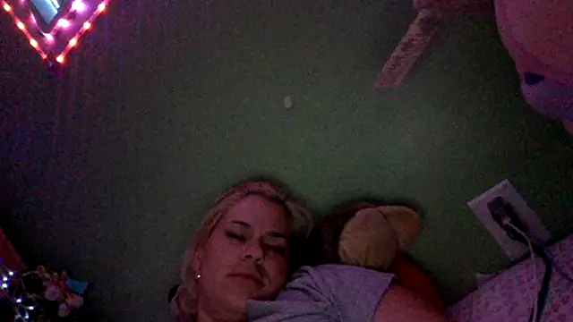 toomuchofafreak's Webcam Show