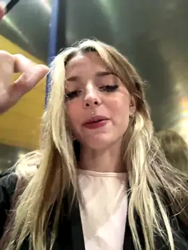 LoraaDoll Webcam-Show