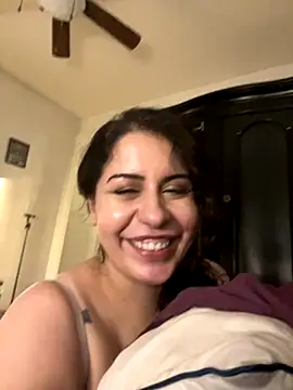 holyeroticss' Webcam Show