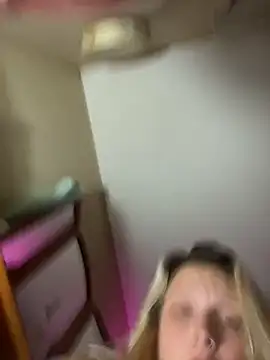 justpeachybaby's Webcam Show