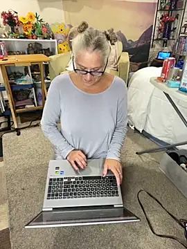 TrenaAnne's Webcam Show