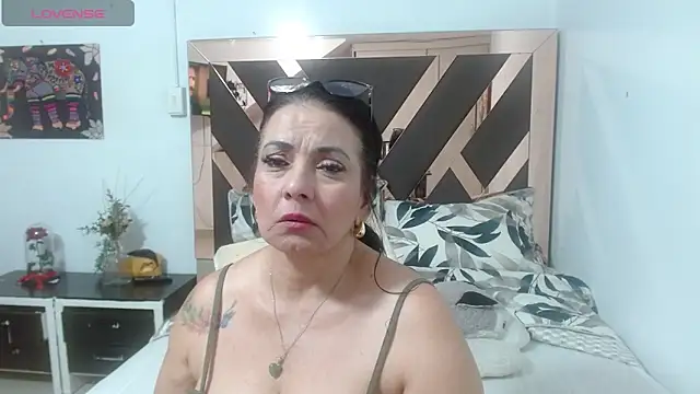 lindaesmeralda's Webcam Show