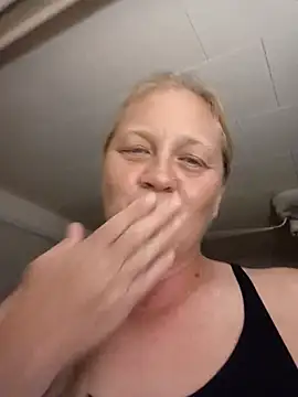 wetnwildforyou's Live Sex Cam Show