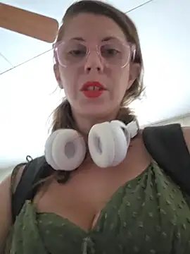 KittyWhispers' Webcam Show