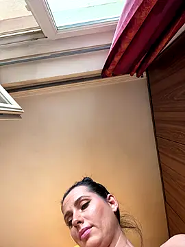 Hotmomcheckk_'s Live Sex Cam Show