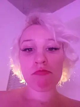 MadelynDaisyMoanroe's Live Sex Cam Show
