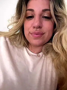 miamellycious' Webcam Show