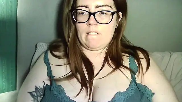 Curvy-BellaX's Webcam Show