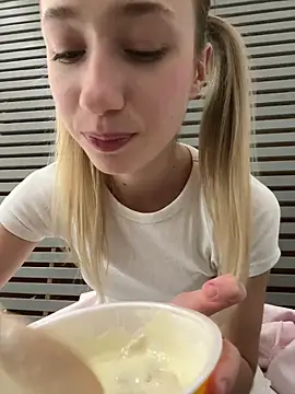 Lia__Love's Webcam Show