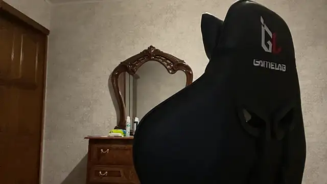 Pikmigirl18's Webcam Show