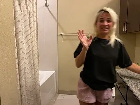 girlfriendmissy's Live Sex Cam Show