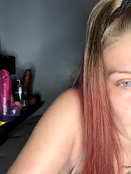 LittleRedMilf's Live Sex Cam Show