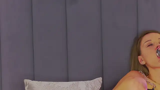 MarilynNova's Live Sex Cam Show