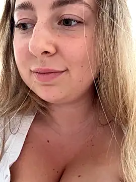 curvyflawless' Live Sex Cam Show