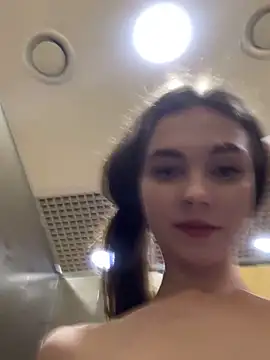 MilaBee's Webcam Show