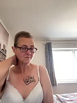 Curvy-Jinx's Live Sex Cam Show