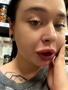 AlishaOfThorns' Live Sex Cam Show