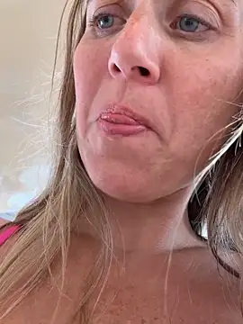 SkyelarSommer's Webcam Show
