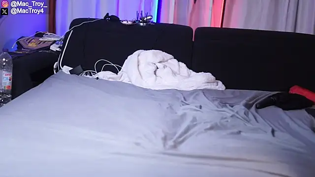 MacTroy's Live Sex Cam Show