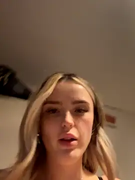 Elliemaexoxo's Live Sex Cam Show