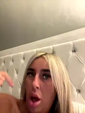 EllieMaeBaby's Live Sex Cam Show