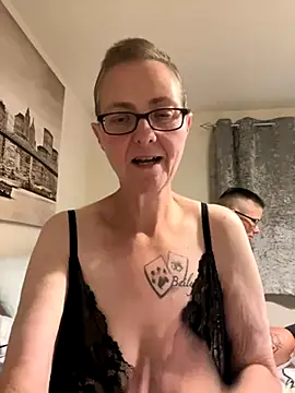 Curvy-Jinx's Live Sex Cam Show