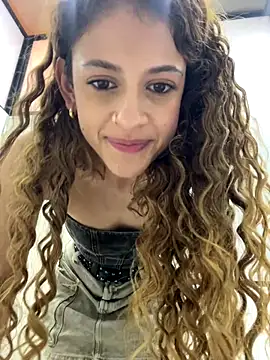 alana15's Live Sex Cam Show