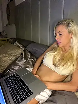 MaisieMae's Live Sex Cam Show