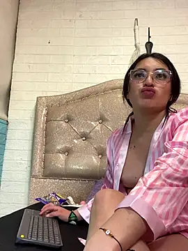SophiaHilt0n's Live Sex Cam Show