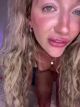 SerenaCloud's Live Sex Cam Show
