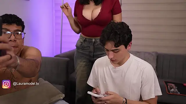 lauradaft's Live Sex Cam Show