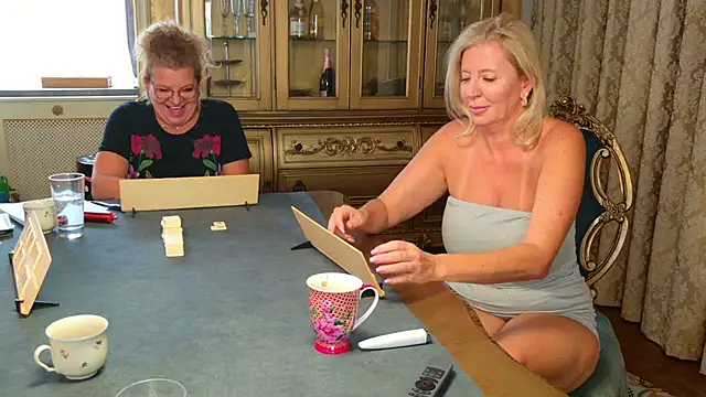 TUNDEROSE1's Live Sex Cam Show