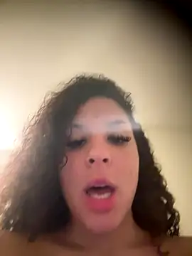 thatonelightskinn's Live Sex Cam Show