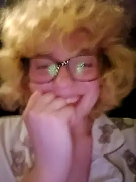 mcjbgfhjghiiiiujfyf's Live Sex Cam Show