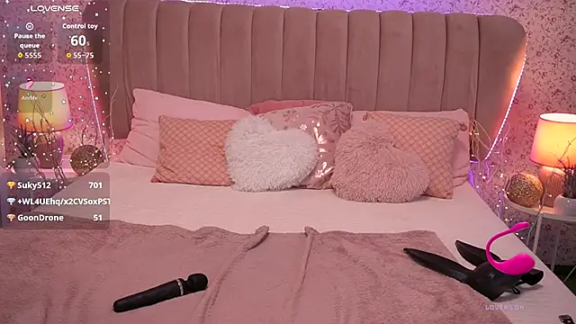 KiraRoxx's Live Sex Cam Show