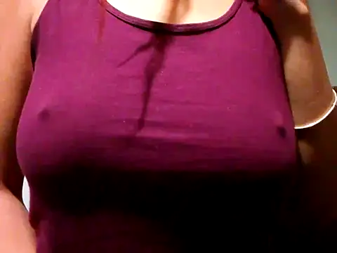 StrawberryTea's Live Sex Cam Show