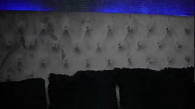 GiuliaSya's Live Sex Cam Show